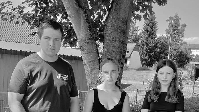 "Waren traumatisiert": Jugendfeuerwehr trauert um Kameraden (14)