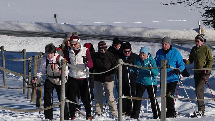 Schneeschuhwandern wird immer beliebter. Foto: Werner Reißaus