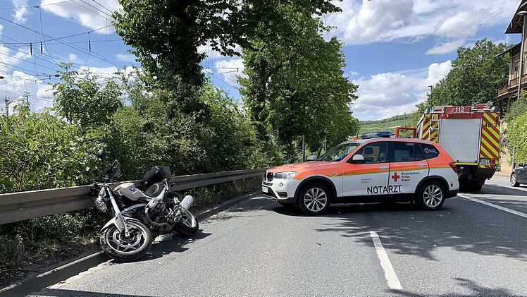 Lastwagenfahrer übersieht Biker beim Spurwechsel