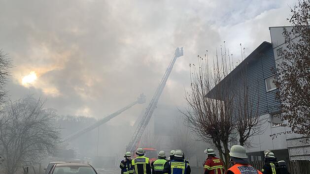 Das Gebäude wurde inzwischen vollständig evakuiert.