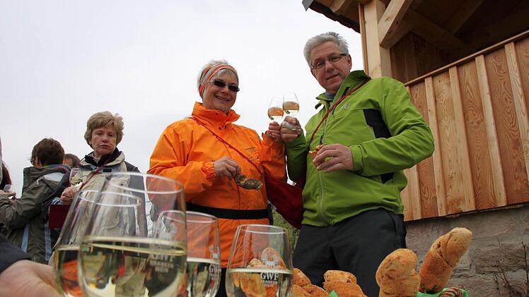 Bisher kann man nur bei Weinbergswanderungen an den Hütten essen und trinken. Foto: Archiv/ Markus Reeh