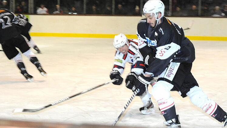 Derbyzeit: Szene aus dem Spiel der Kissinger Wölfe gegen den ESC Haßfurt. Foto: Hopf