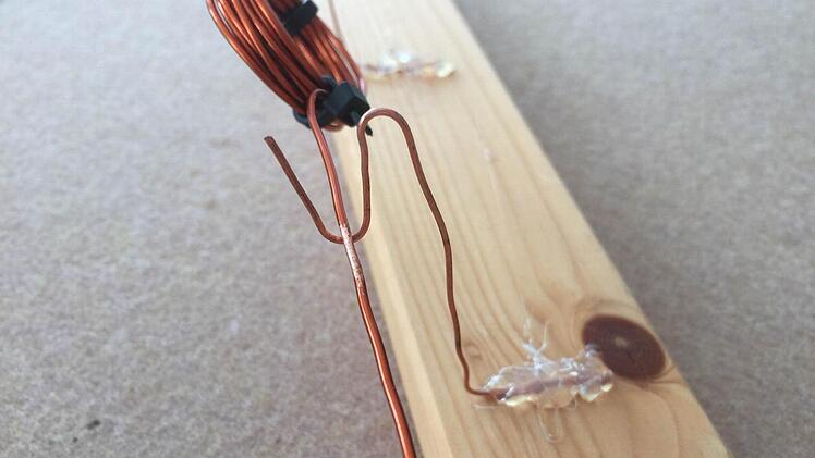 Die selbstentwickelte Spule aus isoliertem Kupferdraht. Lennart R.s Modell für einen Elektromotor. Foto: Privat