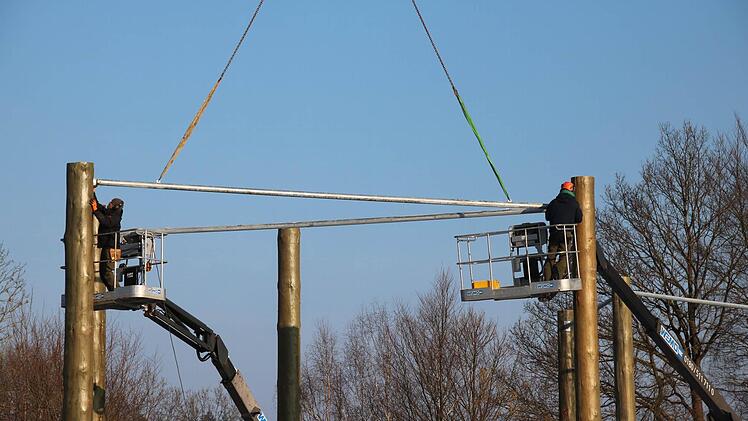 Anfang März wurde der neue Hochseilgarten auf dem Volkersberg errichtet. Foto: Ralf Ruppert