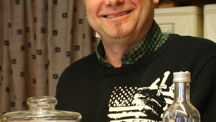 Jürgen Schminder setzt auf Glas.  Foto: Anna-Lena Deuerling