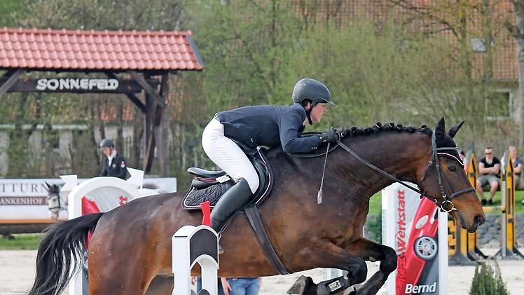 Julia Bayer auf Calimero von der RSG Frankenhof Sonnefeld