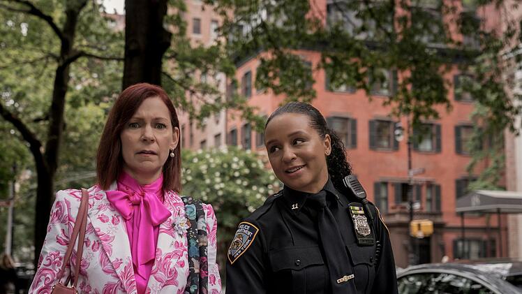 Elsbeth Tascioni (Carrie Preston, links) und Officer Kaya Blanke (Carra Patterson) verstehen sich auch außerhalb der Dienststelle gut.