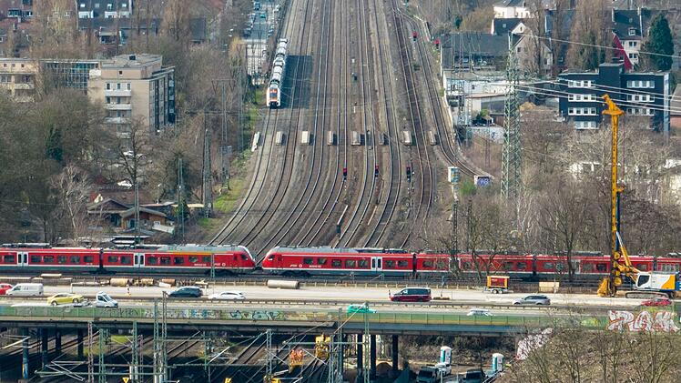 Bahn sperrt Strecke im Ruhrgebiet