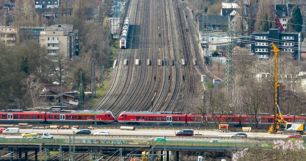 Arbeiten-an-Autobahnbr-cke-Z-ge-umfahren-das-Ruhrgebiet