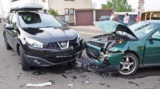 Der Unfallwagen war mit großer Wucht gegen einen Nissan geprallt.