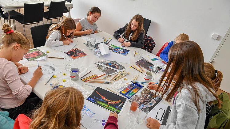 Weltkindertag: Etwa 120 junge Künstler waren am Donnerstag in der Zentralredaktion am Werkeln. Foto: Ronald Rinklef,