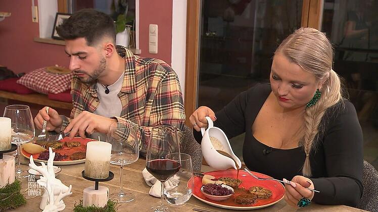 Nadine und Phillip schwelgen in Wildschwein-Freuden.