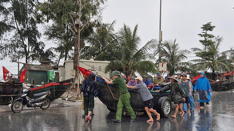 Vor Taifun Wipha in Vietnam