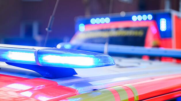 Notarzt und Rettungswagen - schwerer Auffahrunfall im Landkreis Schweinfurt