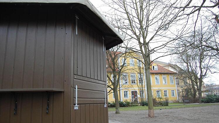 Bei einem Neubau, der die Buden ersetzt, muss Rücksicht auf die benachbarten, zum Teil denkmalgeschützten Häuser genommen werden.