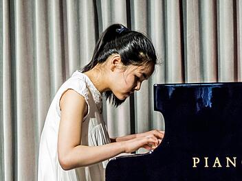 You Wei Liu bei ihrem Soloabend in Coburg Foto: Jochen Berger