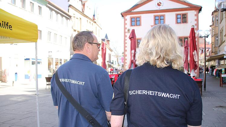 Mitarbeiter der Sicherheitswacht in Bad Kissingen. In Coburg wurde eine solche Hilfstruppe jetzt abgelehnt. Foto: Ralf Ruppert