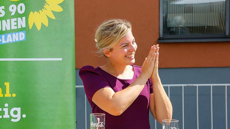 Die Spitzenkandidatin von Bündnis 90/Die Grünen in Bayern, Katharina Schulze, war am Mittwoch in Hallstadt zu Gast.   Foto: Matthias Hoch