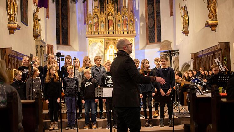 Im Unterstufenchor unter der Leitung von Florian Werner konnten die Jüngsten ihr musikalisches Talent beweisen.