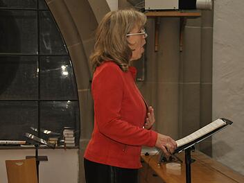 Brigitte Ascherl begleitete die Melodien im Soprangesang. Foto:  Peter Klopf