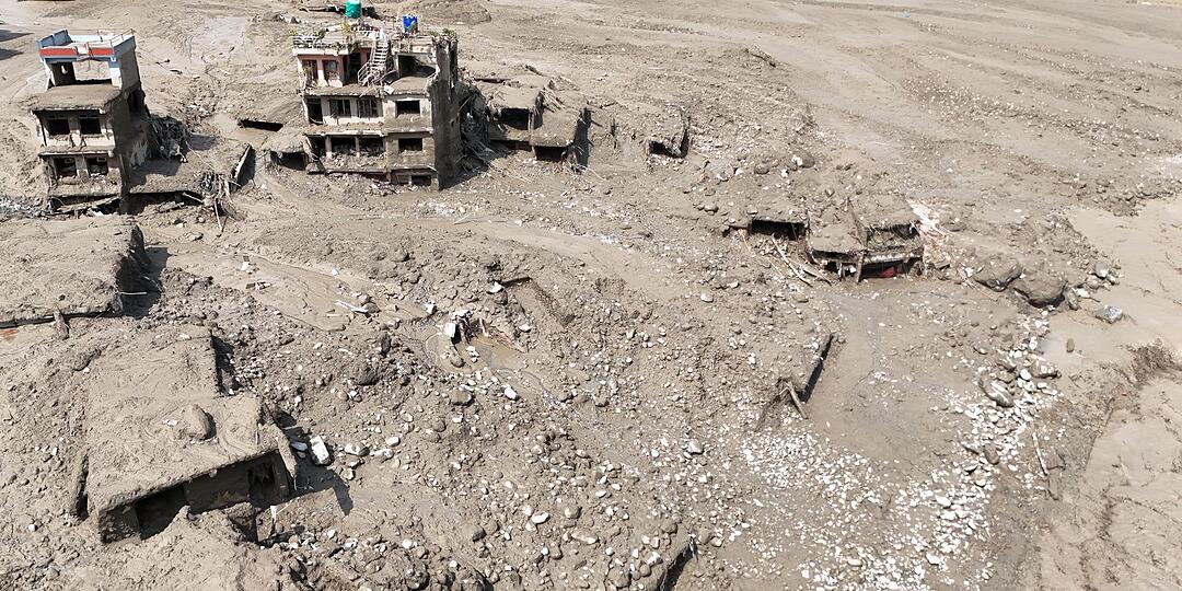 Sturzflut an Grenze zwischen China und Nepal