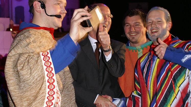 Die Memmelsdorfer Mafiosi positionieren sich mit Bgm. Gerd Schneider für das Facebook-Selfie