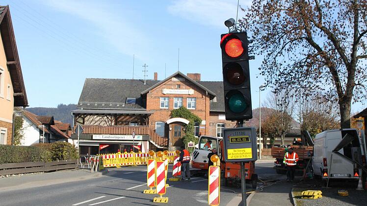 Um die Behinderungen gering zu halten, wurden die Ampeln manuell geschaltet.