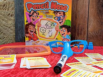Pencil Nose im Test - das Partyspiel, bei dem die Nase zum Zeichenstift wird