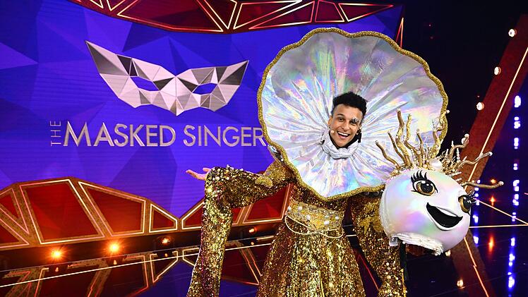 Perla zog im Showdown gegen Erdb&auml;r den K&uuml;rzeren und wurde enttarnt. Die funkelnde Gestalt war Dschungelk&ouml;nig und DSDS-Gewinner Prince Damien.