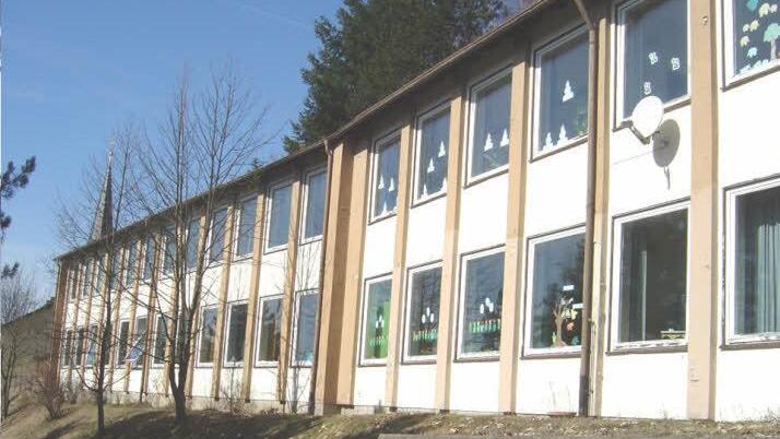 Das alte Schulhaus vor dem Abriss. Foto: Archiv