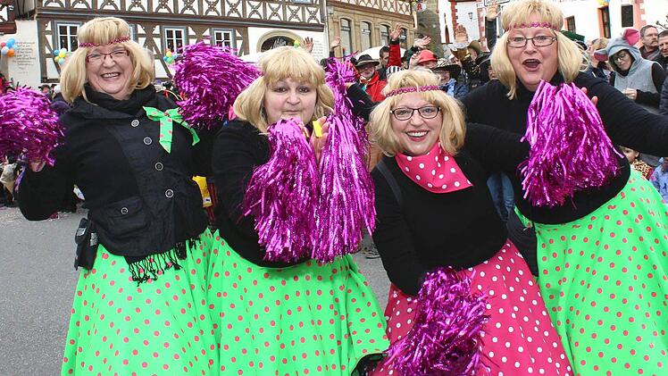 Cheerleader wie aus aus dem Bilderbuch: Die knackigen Damen der Zeiler "Prinzenschwarte".