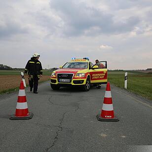 Kreis Hof: Auto überschlägt sich mehrfach und bleibt auf dem Dach liegen