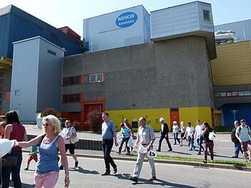 Viele Besucher nutzten die Gelegenheit, an einer Führung durch dasMüllheizkraftwerk teilzunehmen. Fotos: Marion Krüger-Hundrup
