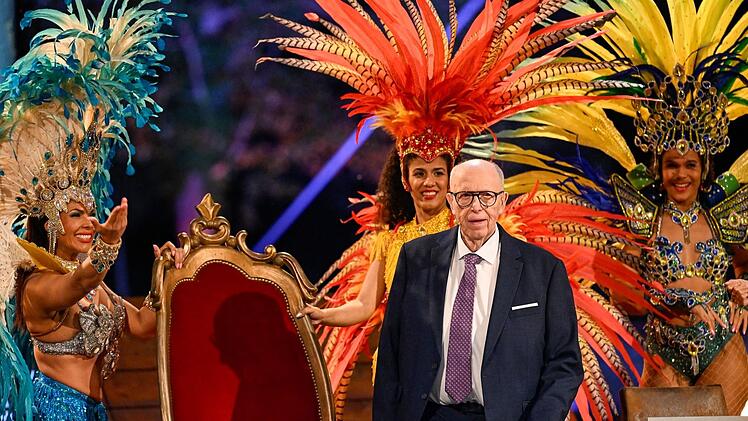 "Calli"-Chöre, Standing Ovation, eine Fan-Choreo, Geschenke und vier Sambatänzerinnen als Eskorte: "Grill den Henssler" wurde zur Calli-Calmund-Show.
