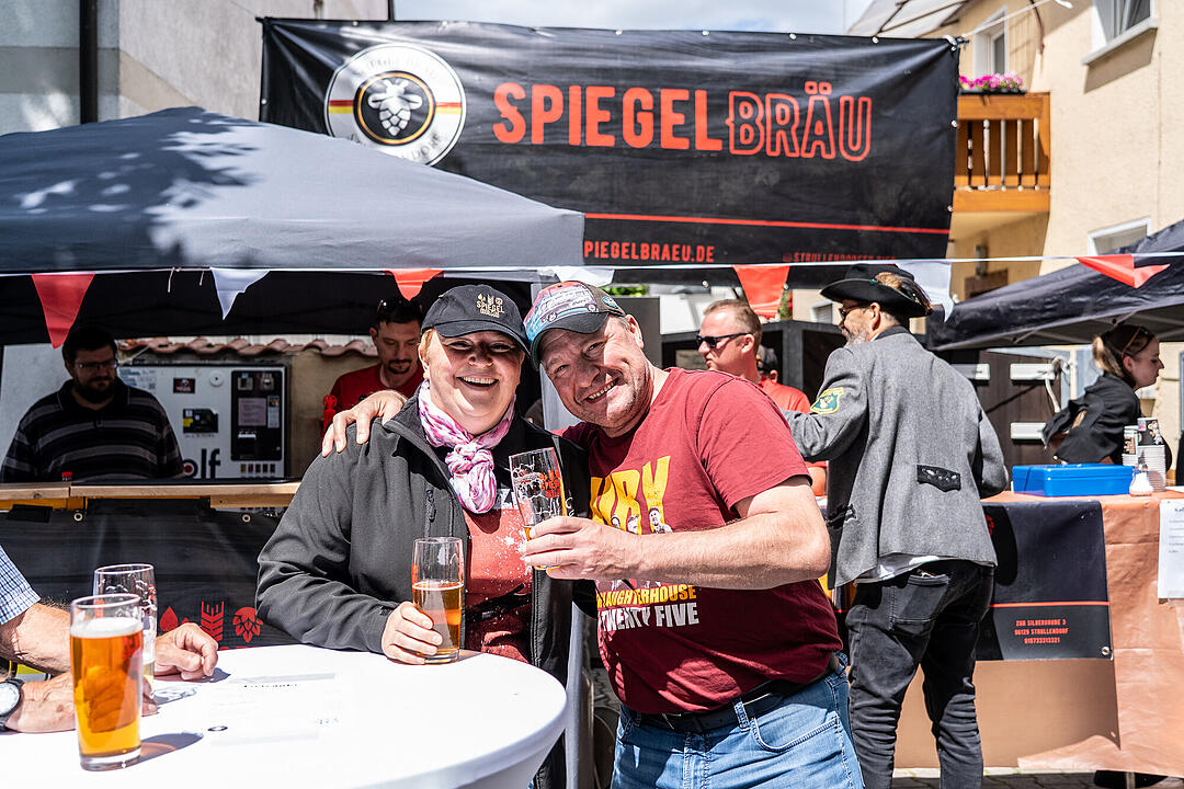 Festliche Genussmeile mit vielen verschiedenen regionalen Spezialitäten. Festliche Genussmeile mit vielen verschiedenen regionalen Spezialitäten.