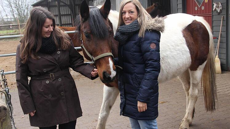 Partner: Tatjana Prantl und Christine Thiergärtner helfen vor allem Kindern und Jugendlichen bei Problemen. Ein starker und verlässlicher Partner sind dabei ihre Pferde.