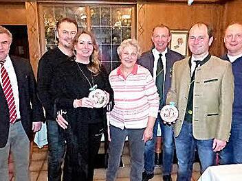 Prämierung der beispielhaften Areale - im Bild (v. l.) Siegfried Beyer, Jörg und Petra Niederhübner, Vorsitzende Gabriele Döppmann, Thomas Schütz, Andre Hümmer und Bertram Hildner Foto: Klaus-Peter Wulf