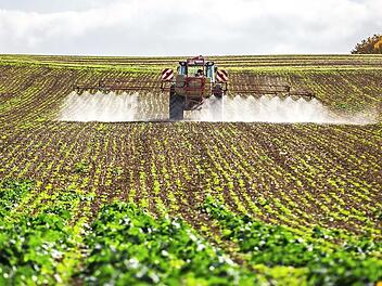 Ab 2018 m&uuml;ssen die Landwirte akribisch Buch f&uuml;hren &uuml;ber den D&uuml;ngemitteleinsatz. Foto: Ren&eacute; Ruprecht (Archiv)