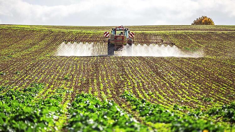 Ab 2018 m&uuml;ssen die Landwirte akribisch Buch f&uuml;hren &uuml;ber den D&uuml;ngemitteleinsatz. Foto: Ren&eacute; Ruprecht (Archiv)