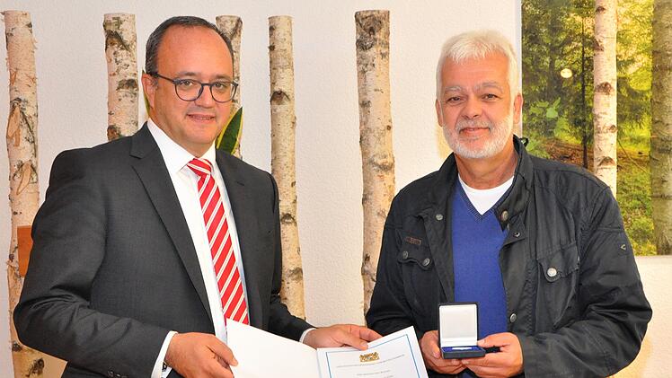 Herbert Brumm erh&auml;lt &ouml;ffentliche Anerkennung als Lebensretter