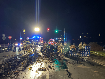 Bierk&auml;sten-Unfall auf der B303