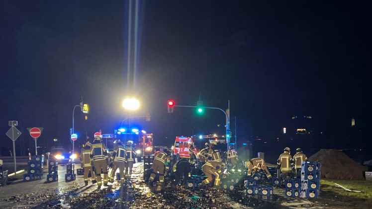 Bierk&auml;sten-Unfall auf der B303