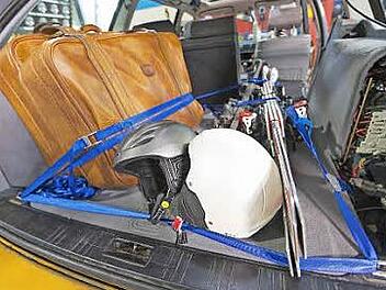 Ski und Gepäck richtig gesichert.  Foto: ADAC/Axel Griesch