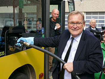 Bamberg: Pflanzen&ouml;l statt Diesel - besonderer Kraftstoff soll Klimabilanz der Busflotte optimieren