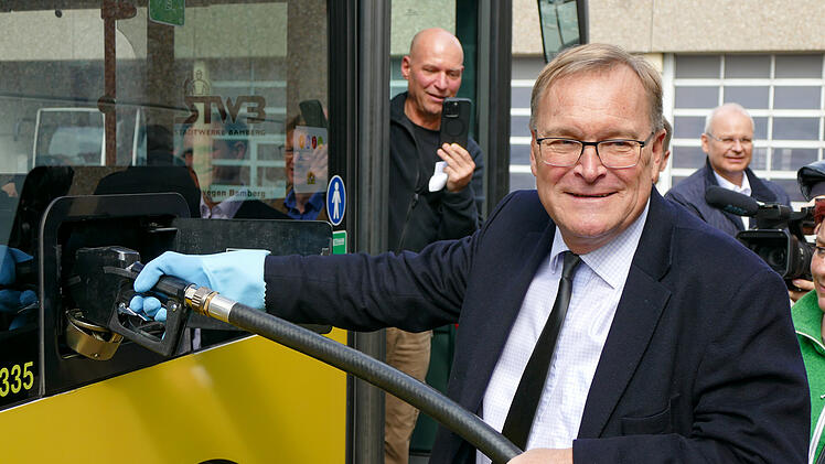 Bamberg: Pflanzen&ouml;l statt Diesel - besonderer Kraftstoff soll Klimabilanz der Busflotte optimieren