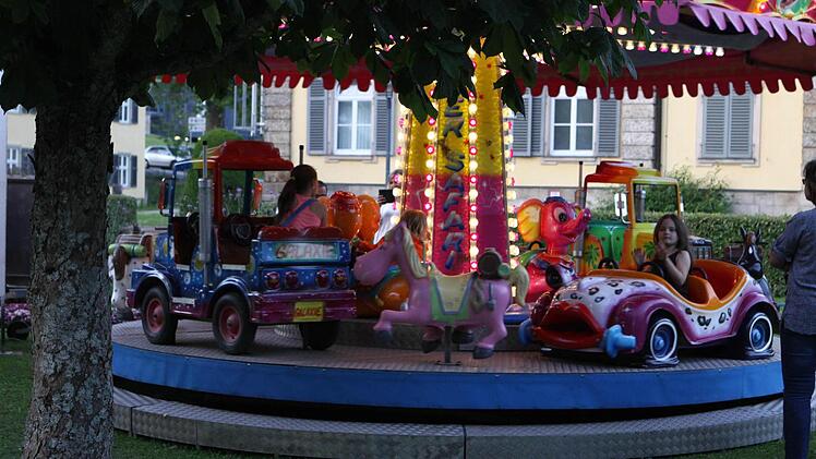 Das Parkfest als Familienfest, hier das Kinderkarussell.  Foto: Thomas Dill