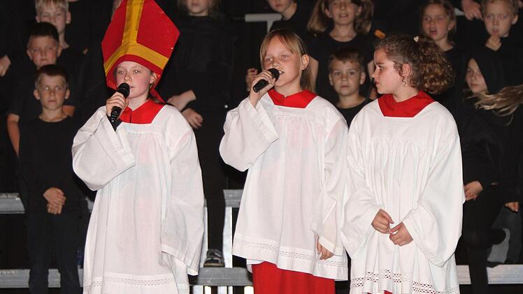 Bischöfe drohten ihm mit dem Verstoß aus der Kirche.