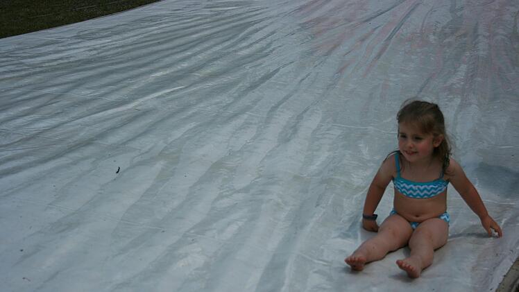 Jana Klinger auf der Wasserrutsche