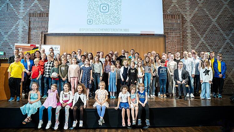 N&uuml;rnberger Sportler f&uuml;r Sportabzeichen geehrt - von 6 bis 85 Jahren