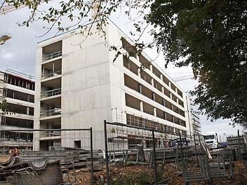 Im Süden Forchheims entsteht derzeit eine neue Halle für die Siemens-Medizinsparte.  Foto: Josef Hofbauer